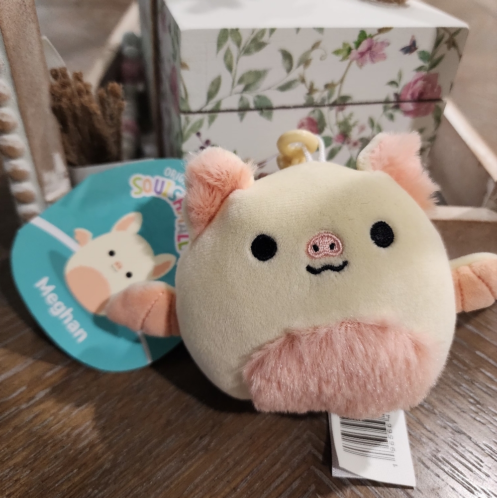 Squishmallows Clip-On Shasta, Trenton & Meghan Set of 3 - Picture 9 of 11